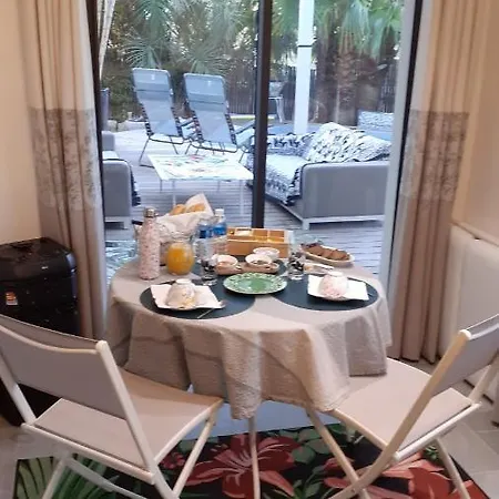 Les Palmiers Bed & Breakfast