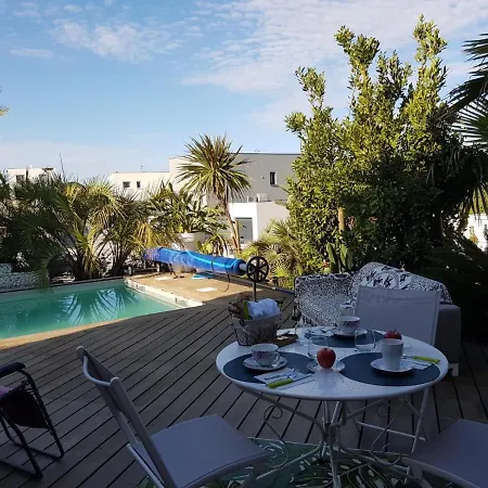 Les Palmiers Bed & Breakfast *